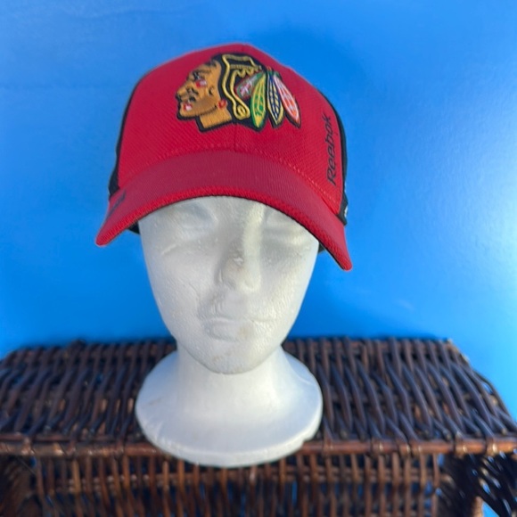Chicago Blackhawks Fitted Hat S/M – Reebok Center Ice NHL Hockey Cap - Picture 1 of 5